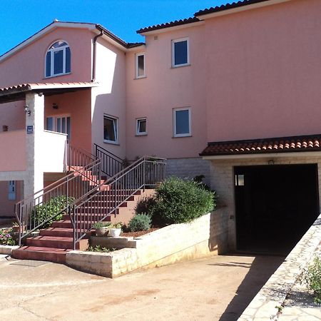 Apartments Vera Liznjan Exterior photo