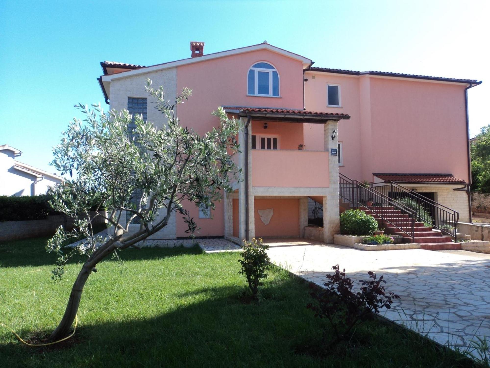 Apartments Vera Liznjan Exterior photo